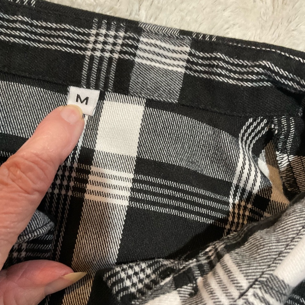 Shein Black and White Plaid Button-Up Cropped Shirt - Picture 3 of 4